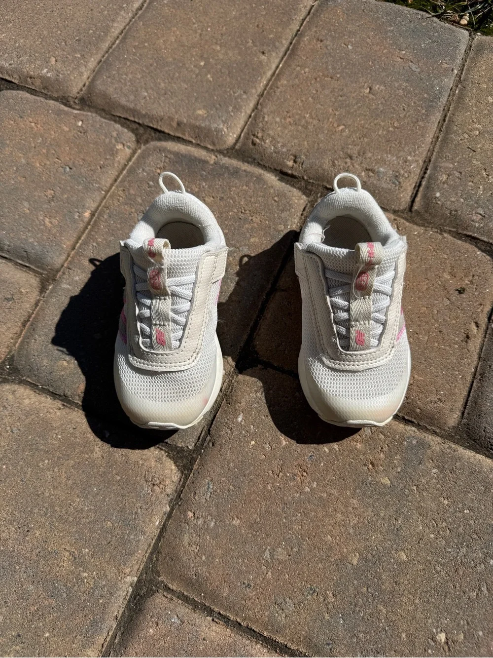 New Balance 515 toddler 6 White Sneakers with Pink Details